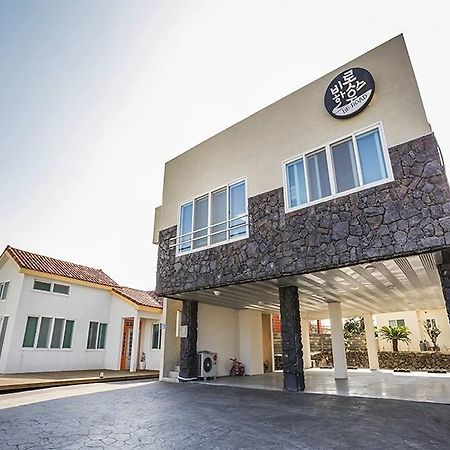 Be Road House Hotel Jeju Bagian luar foto