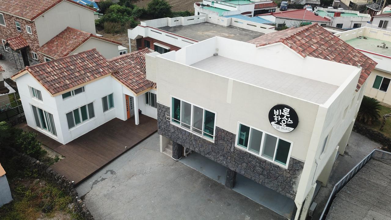 Be Road House Hotel Jeju Bagian luar foto